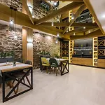 Hillhouse Pensjonat 4*