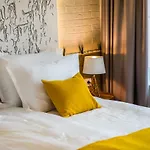 Hillhouse 4*