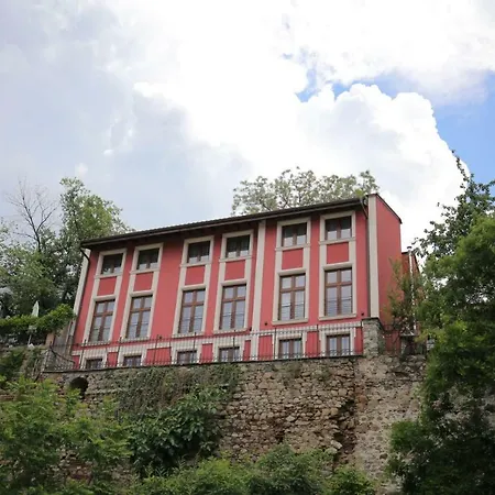 Hillhouse 3*