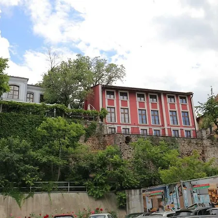 Hillhouse Guest house 3*