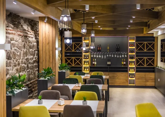 Konukevi Hillhouse 4*