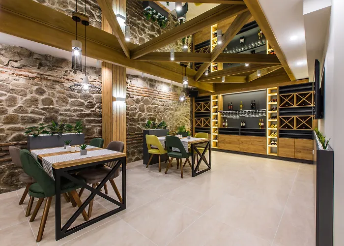 Hillhouse Konukevi 4*