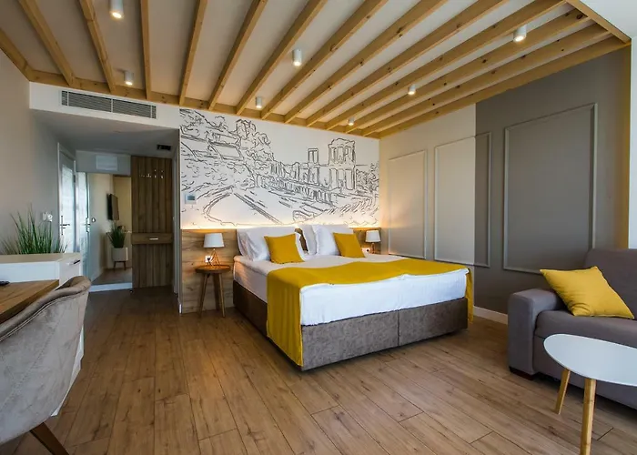 Konukevi Hillhouse 4*