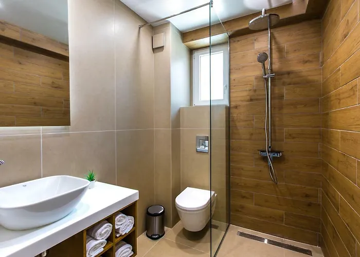 Konukevi Hillhouse 4*