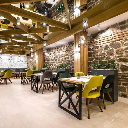 Къща за гости Hillhouse 4*