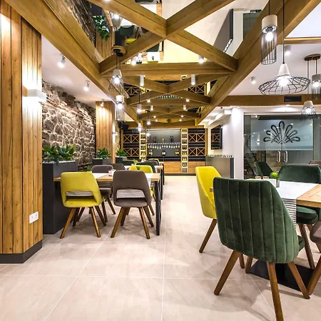 Hillhouse Гостевой дом 4*