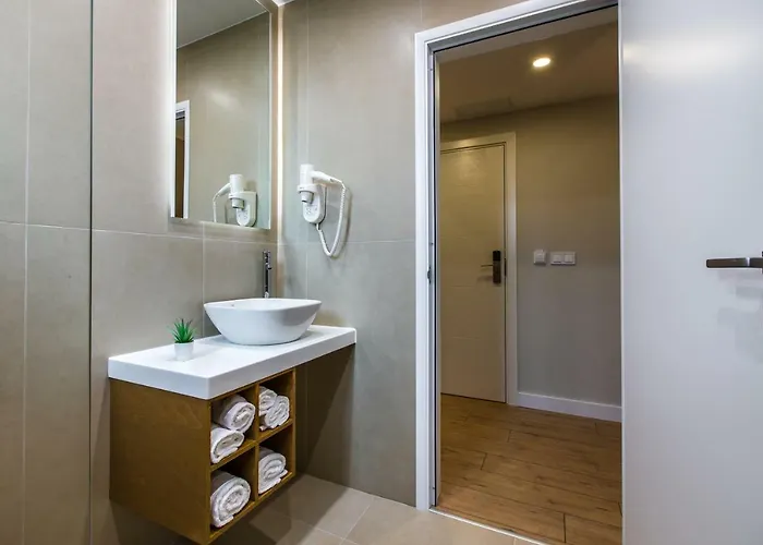 Hillhouse Gæstehus 4*