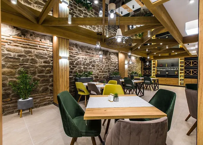 Hillhouse Gæstehus 4*